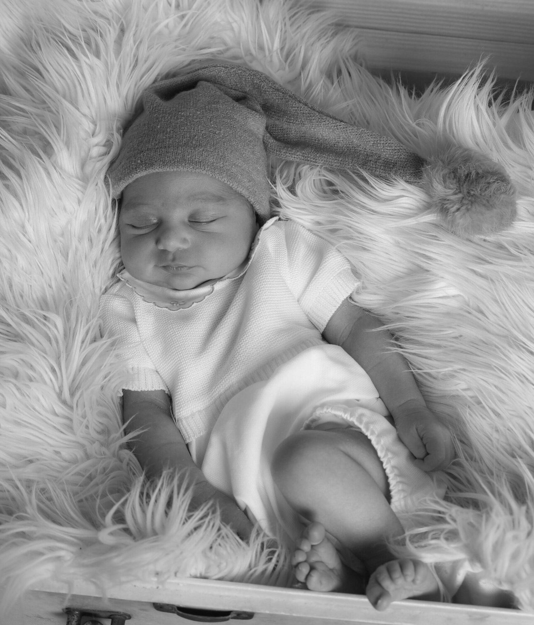 Neonato per servizio fotografico new born