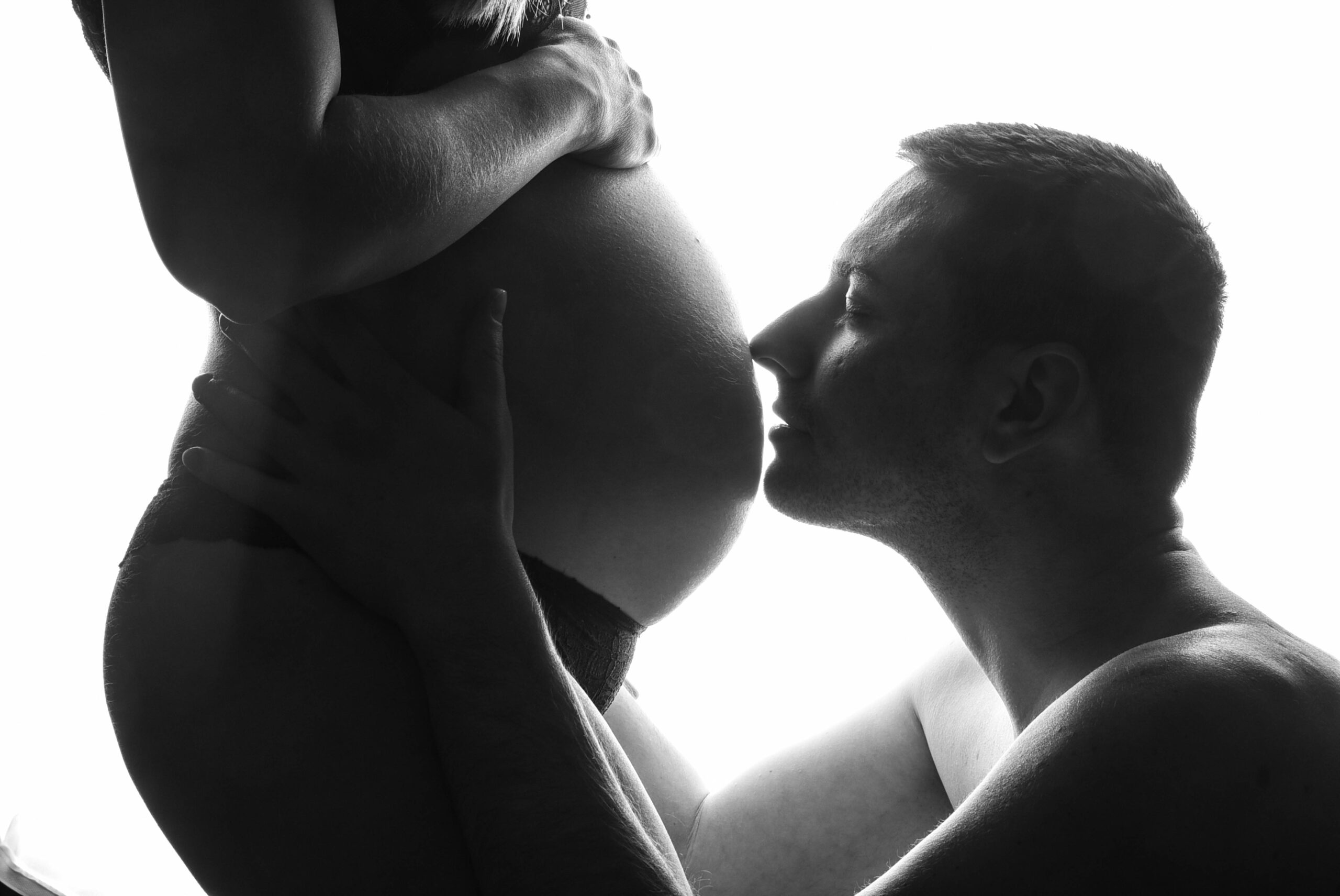 Donna in gravidanza per servizio fotografico maternità